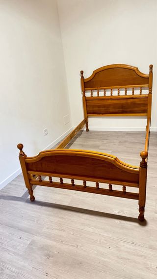 2 camas 1,05 y mesita de noche madera de teka