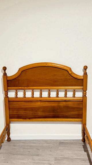 2 camas 1,05 y mesita de noche madera de teka