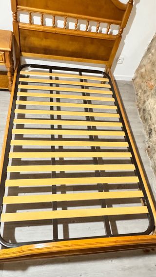 2 camas 1,05 y mesita de noche madera de teka