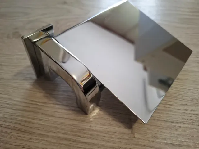 Portarrollos con tapa metálico