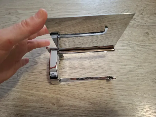 Portarrollos con tapa metálico