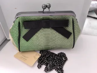 Bolso Gorett verde y negro con cadena