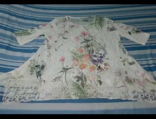 Blusa estampada floral talla L