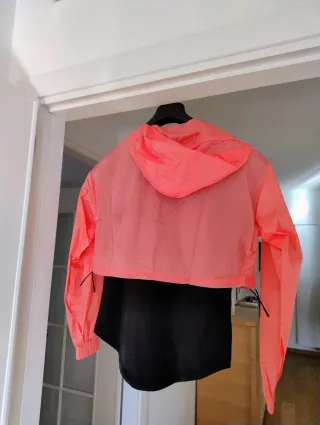 Giacca sportiva Puma in tessuto tecnico.