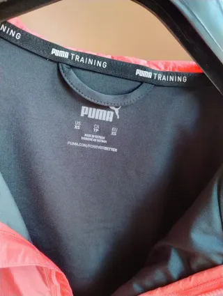 Giacca sportiva Puma in tessuto tecnico.