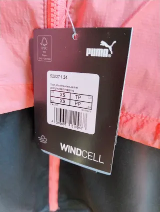 Giacca sportiva Puma in tessuto tecnico.