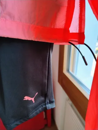 Giacca sportiva Puma in tessuto tecnico.