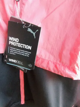 Giacca sportiva Puma in tessuto tecnico.