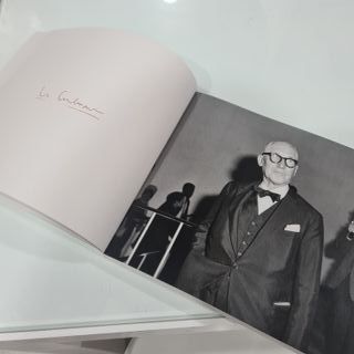 2x Diseños actuales de 1900 Le corbusier...