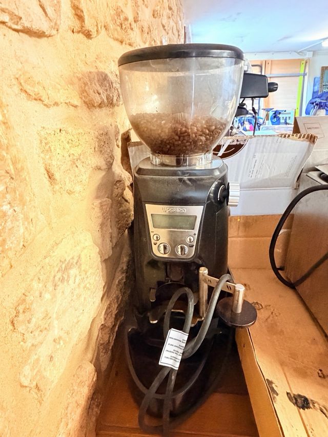 Cafetera La Cimbali M23 UP más 2 molinillos