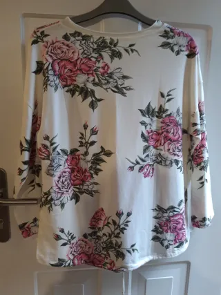 Camiseta fina estilo sudadera floral M