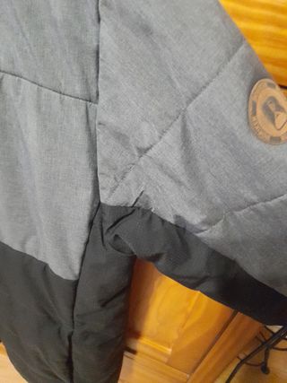 Chaqueta Boriken invierno gris y negra..