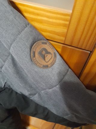 Chaqueta Boriken invierno gris y negra..