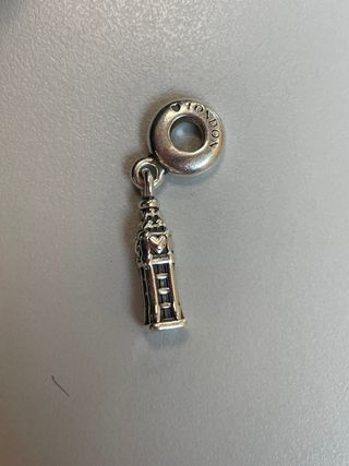 Pandora Charm Big Ben Plata como nuevo