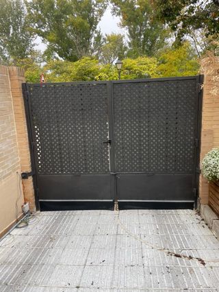 Puertas de garaje de hierro macizas 188x130