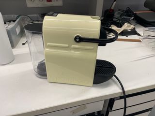 Cafetera Nespresso Delonghi inissia para piezas