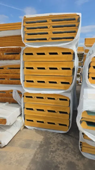 Paneles sándwich aislantes