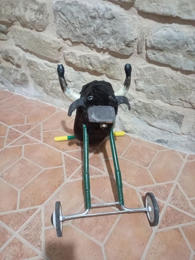 Toro con ruedas para niñ@s