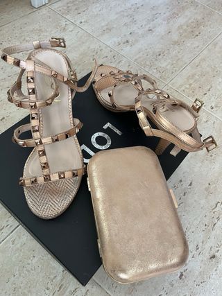 Sandalias LODI doradas con tachuelas y bolso