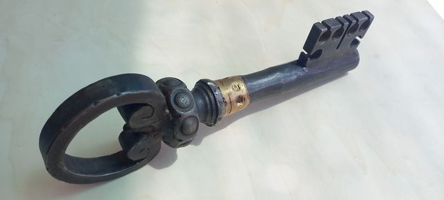 Llave antigua hierro forja gran tamaño
