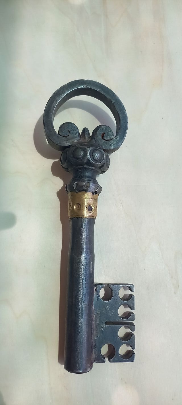 Llave antigua hierro forja gran tamaño