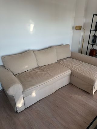 Sofá cama chaise longue con canapé.