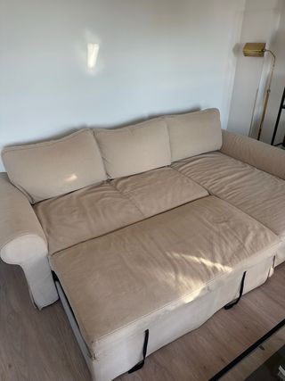 Sofá cama chaise longue con canapé.