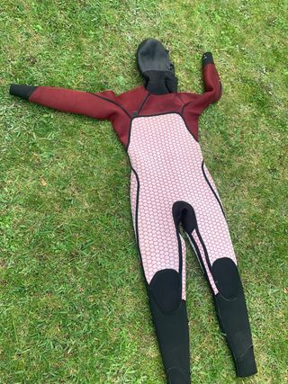 neopreno 5/4 con gorro talla L