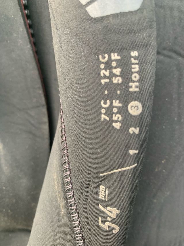 neopreno 5/4 con gorro talla L