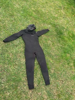 neopreno 5/4 con gorro talla L
