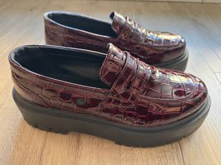 Mocasines burdeos charol suela track Topshop