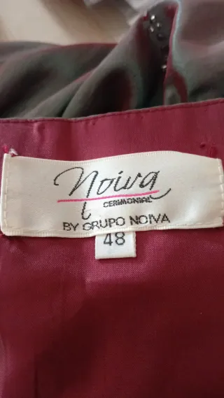 Vestido de fiesta con fular