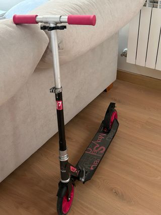 Patinete Oxelo con ruedas rosas