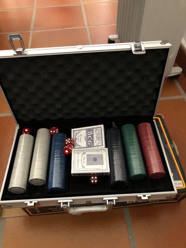 Maletín de Póker Deluxe 300 Fichas . sin abrir