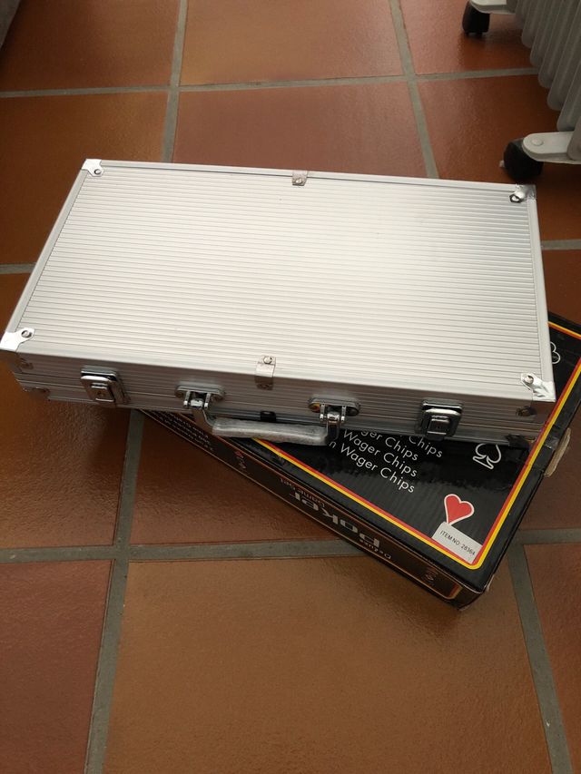 Maletín de Póker Deluxe 300 Fichas . sin abrir