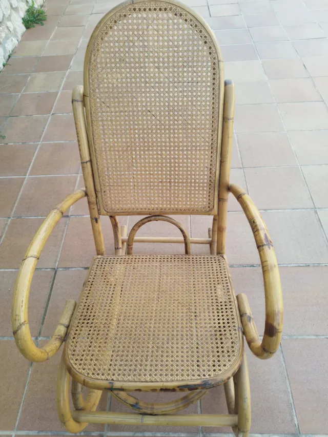 Mecedora de bambú y ratán