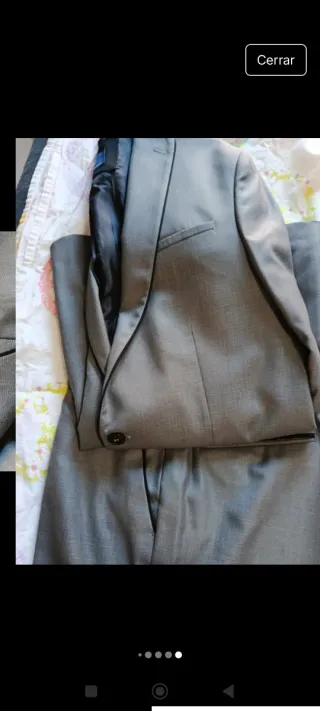 Traje gris elegante