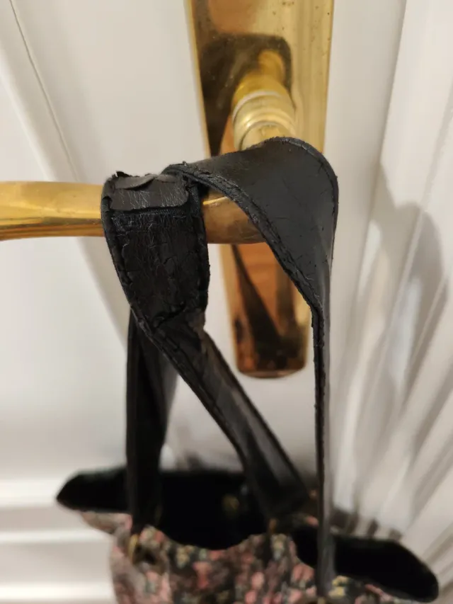 Bolso floral negro y rosa