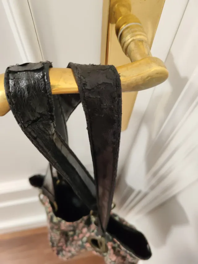 Bolso floral negro y rosa