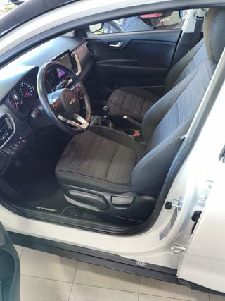 KIA Stonic 2023💥Desde 250€ al mes ¡sin entrada!🚗