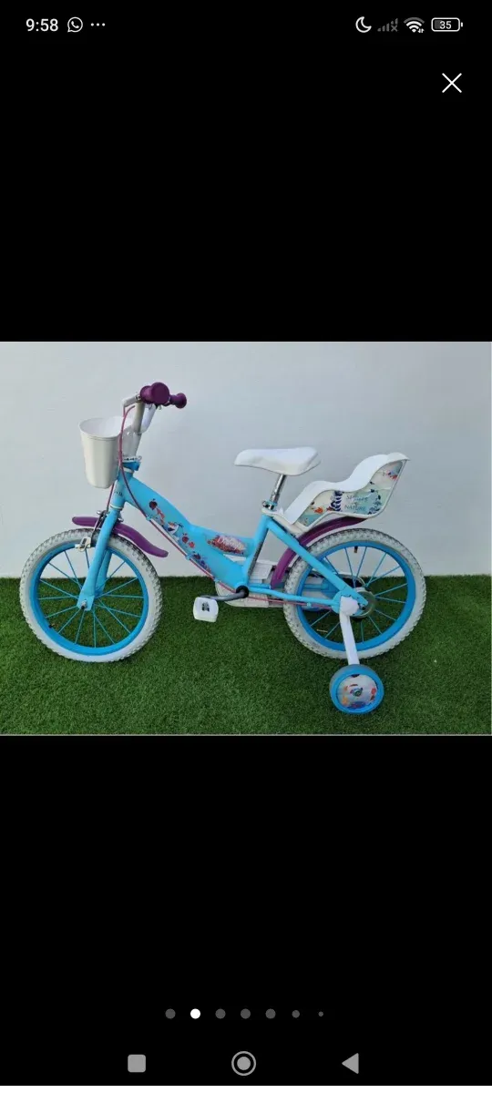 Bicicleta infantil azul con bocina