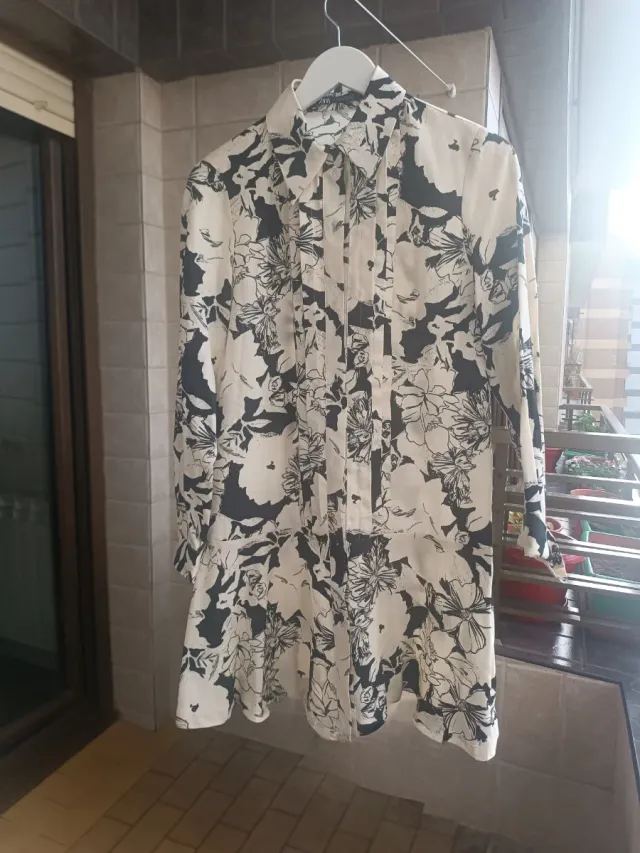 Vestido camisero estampado blanco y negro