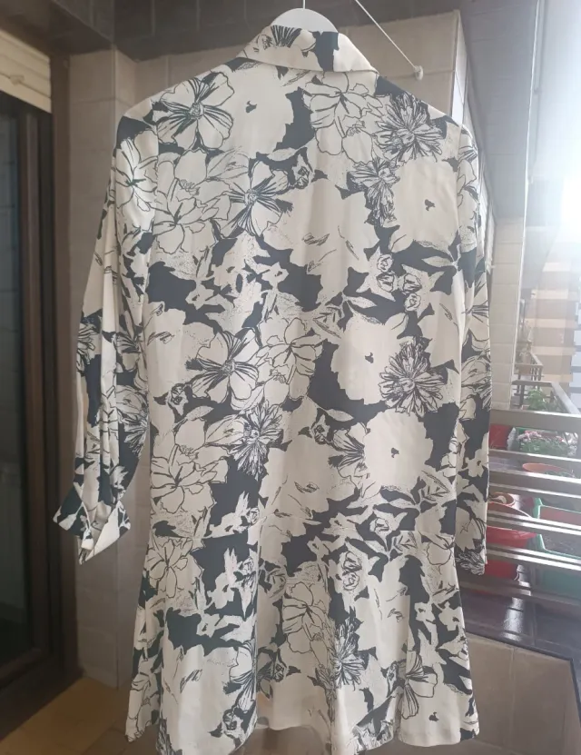 Vestido camisero estampado blanco y negro