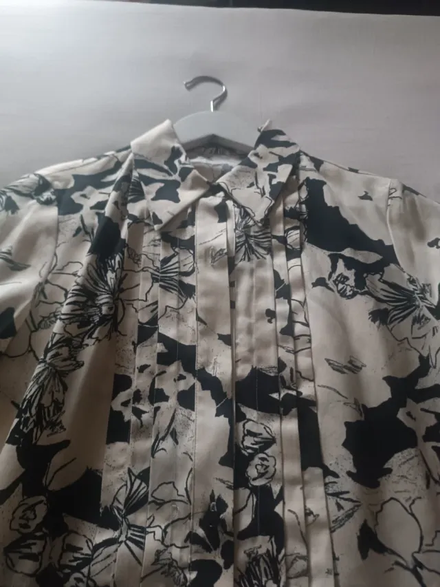 Vestido camisero estampado blanco y negro