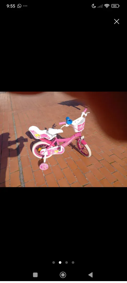 Bicicleta infantil rosa con ruedines