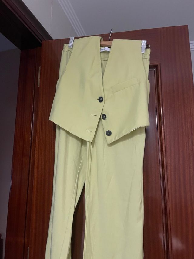 Pantalón Talla L y Chaleco Talla XS