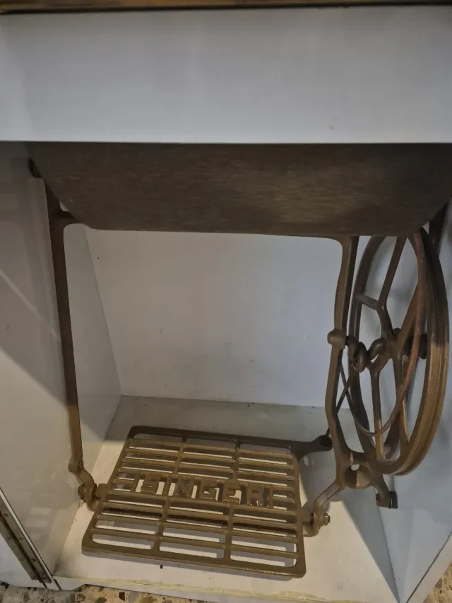 Máquina de coser Singer antigua