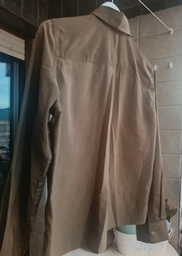 Camisa marrón manga larga