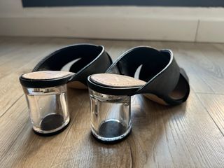 Mules negras Zara tacón metacrilato