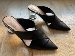 Mules negras Zara tacón metacrilato